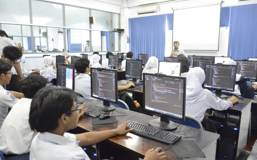 Doscom Udinus Gelar Pelatihan Pembuatan Website Untuk Siswa