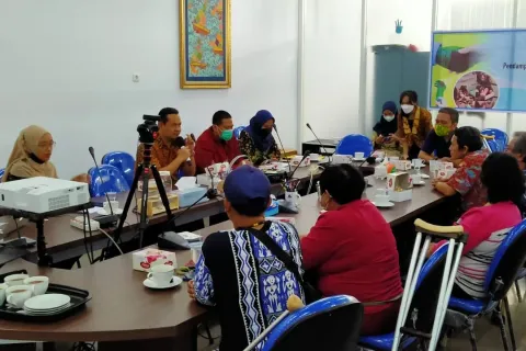 PENGABDIAN MASYARAKAT DARI DOSEN PRODI S-1 TEKNIK BIOMEDIS, SIAP WUJUDKAN ALAT BANTU JALAN BAGI HWDI DAN YPAC