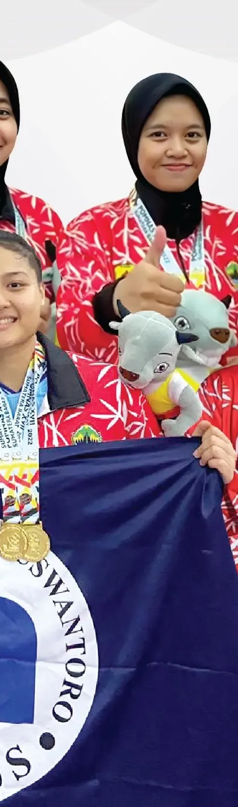 IKUTI POMNAS XVII DI PADANG, 10 MEDALI DISUMBANGKAN OLEH ATLET UDINUS UNTUK JAWA TENGAH