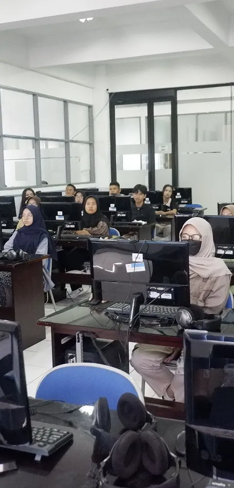 PERSIAPKAN MAHASISWA UNTUK ADAPTASI DI KEGIATAN KAMPUS, UDINUS GELAR MATRIKULASI SECARA LURING