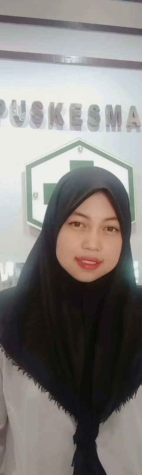 MONIA LASTRI BULATKAN TEKADNYA JADI PEREKAM MEDIS UNTUK KAMPUNG HALAMANNYA