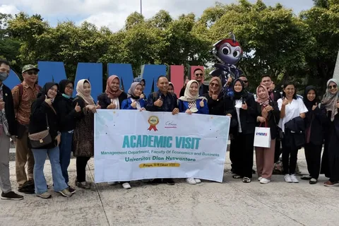MAHASISWA FEB UDINUS PERLUAS RELASI INTERNASIONAL LAKUKAN KUNJUNGAN KE MMU MELAKA