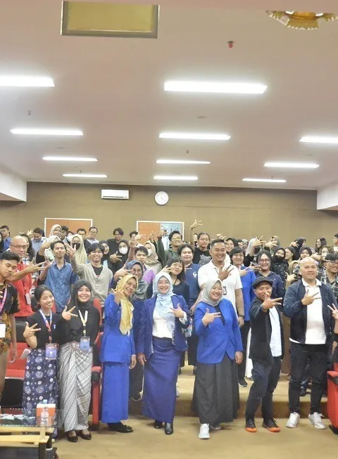 PRODI S-1 ILKOM UDINUS BERKOLABORASI DENGAN TELKOMSEL KUPAS TUNTAS STRATEGI KOMUNIKASI