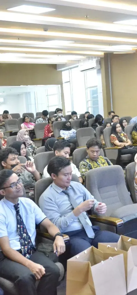 KULIAH UMUM TENTANG FOOD AND BEVERAGE, BERI BEKAL ILMU BAGI PARA MAHASISWA D-4 LOLAHOT UDINUS