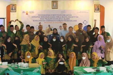 DOSEN PRODI S-1 MANAJEMEN FEB UDINUS BERIKAN ILMU MENGENAI SOCIETY 5.0 KEPADA PELAJAR NU SAWANGAN