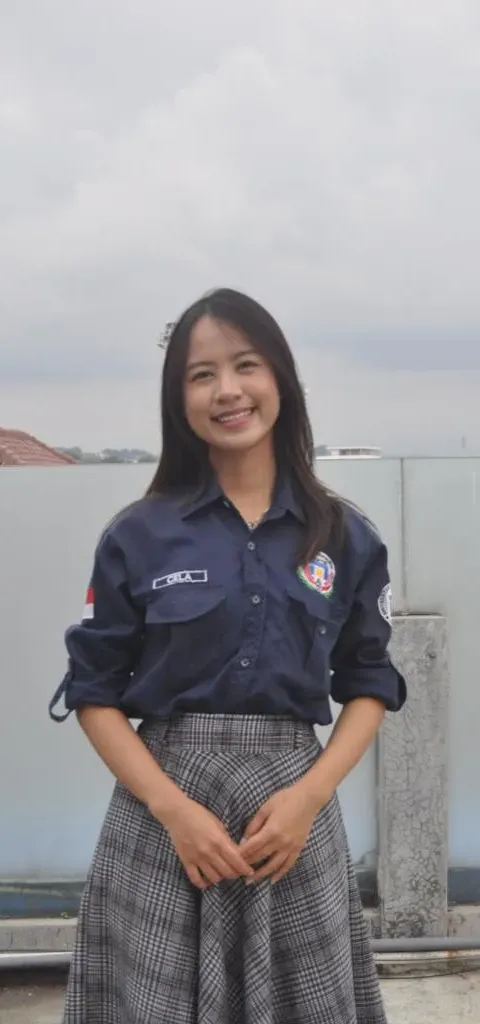 DENGAN SEGUDANG PRESTASINYA, YOLANDA BERHASIL BERANGKAT KE LUAR NEGERI