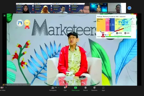 THINK LOCAL ACT GLOBAL, UDINUS LAKUKAN PEMBEKALAN UNTUK CALON WISUDAWAN