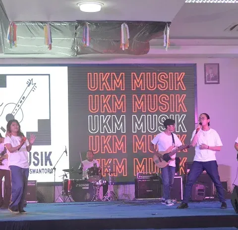 UKM MUSIK UDINUS BERI WADAH MAHASISWA UNTUK ASAH KEMAMPUAN DI BIDANG MUSIK