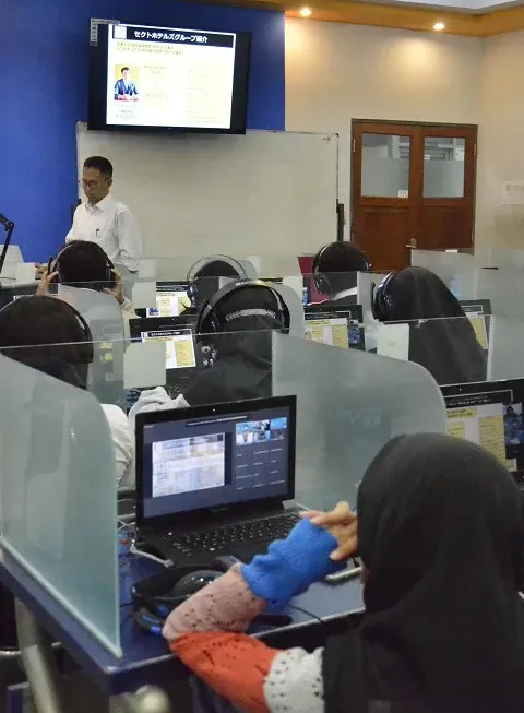 MAHASISWA DAN ALUMNI UDINUS DIBERI GAMBARAN BEKERJA DI JEPANG LEWAT KULIAH UMUM