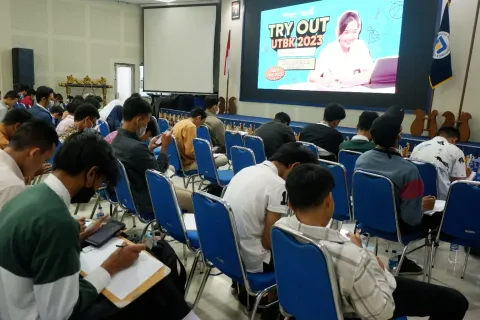 TRY OUT UTBK DI UDINUS DIIKUTI 623 SISWA DARI BEBERAPA SEKOLAH DI KOTA SEMARANG
