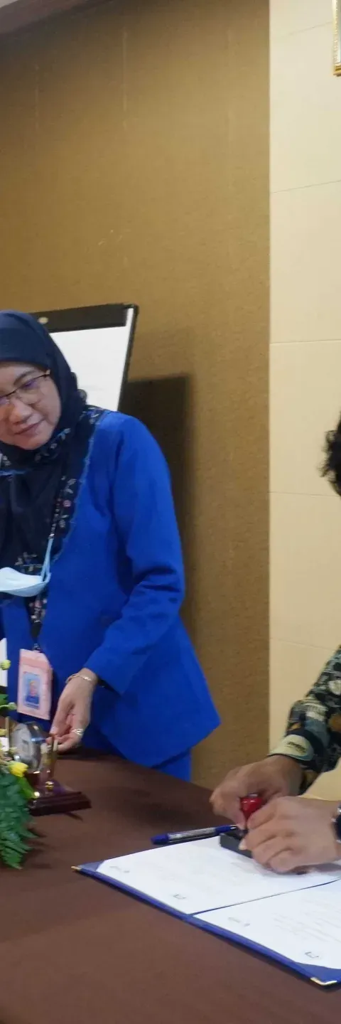 KEMBANGKAN KUALITAS MAHASISWA, FKES UDINUS LAKUKAN PENANDATANGANAN MOU DENGAN PHRD JATENG