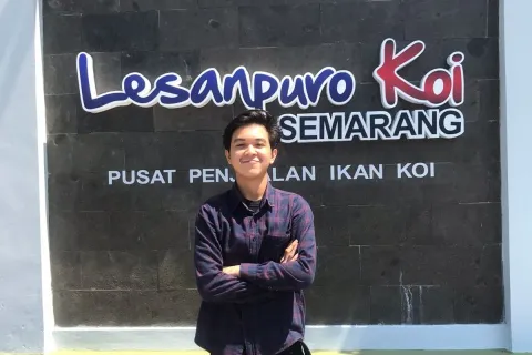 KEMBANGKAN HOBI JADI CUAN, MAHASISWA PRODI S-1 ILKOM UDINUS KEMBANGKAN BISNIS JUAL BELI IKAN