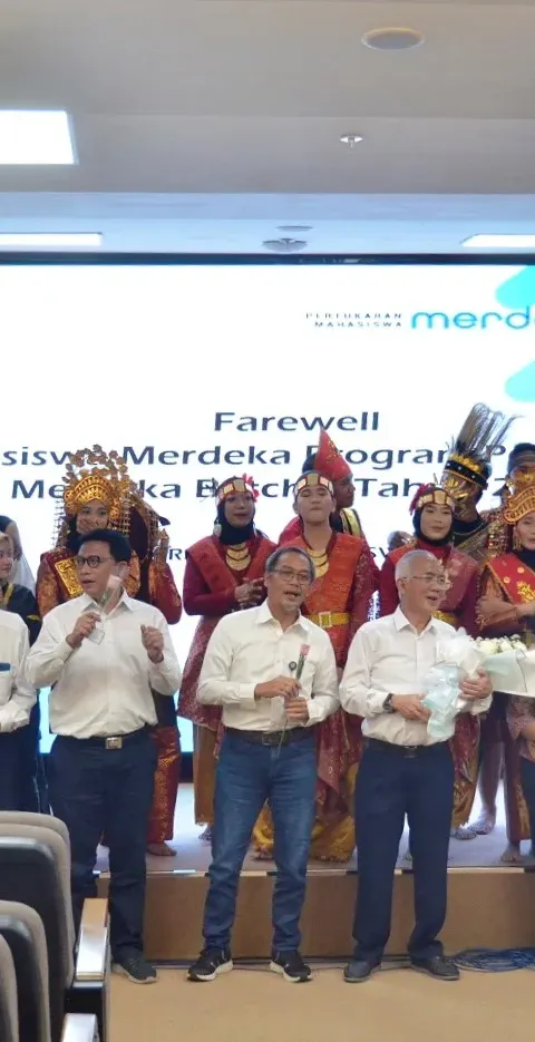 AIR MATA BAHAGIA BANJIRI FAREWELL PARTY MAHASISWA PMM DI UDINUS