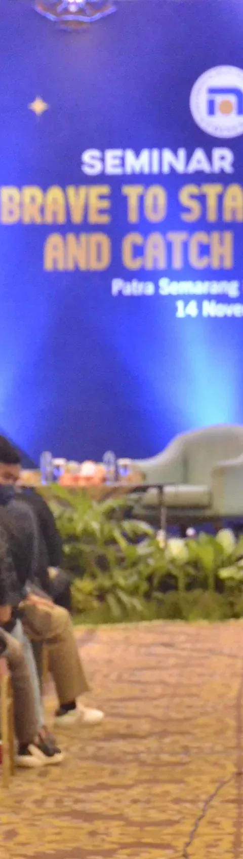 AHMAD SAHRONI TULARKAN ILMU KEWIRAUSAHAAN KEPADA 1400 MAHASISWA UDINUS