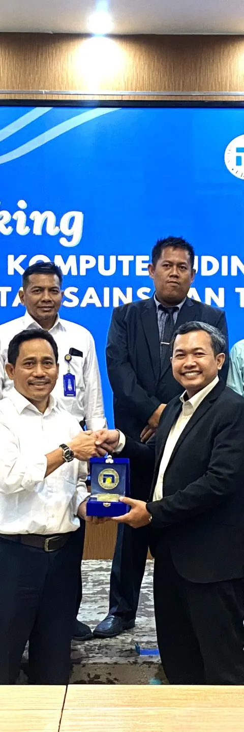 Benchmarking Antara FIK Udinus dan FST Unida Gontor Gali Wawasan Pengelolaan Laboratorium Komputer