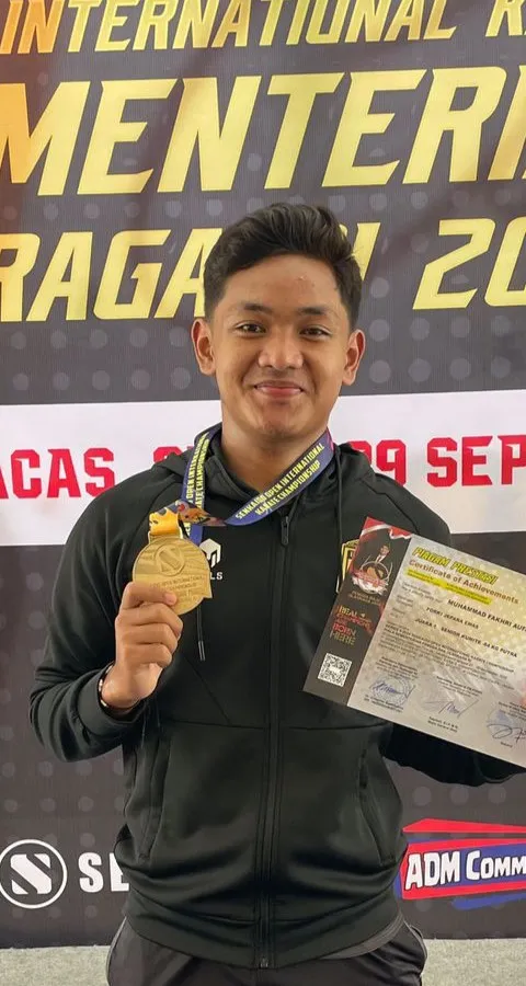 Atlet Karate Udinus Sabet Medali Emas pada Debutnya di Kejuaraan Internasional 