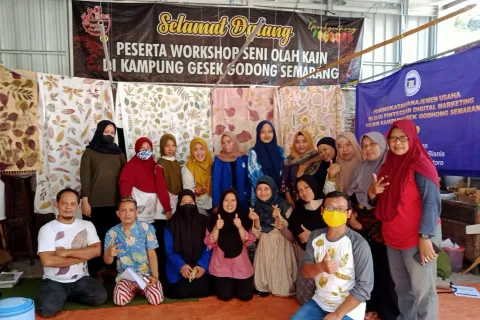 DENGAN PEMANFAATAN FINTECH, DOSEN MANAJEMEN UDINUS BERI SOLUSI PERMASALAHAN UKM KAMPUNG GESEK GODHONG