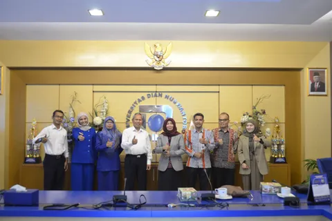 TERIMA KUNJUNGAN, UDINUS BAGIKAN PENGALAMAN TINGKATKAN MUTU AKADEMIK KEPADA UBY
