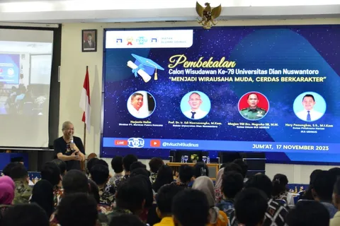 Direktur PT Marimas Bagikan Pengalamannya Kepada Calon Wisudawan ke-79