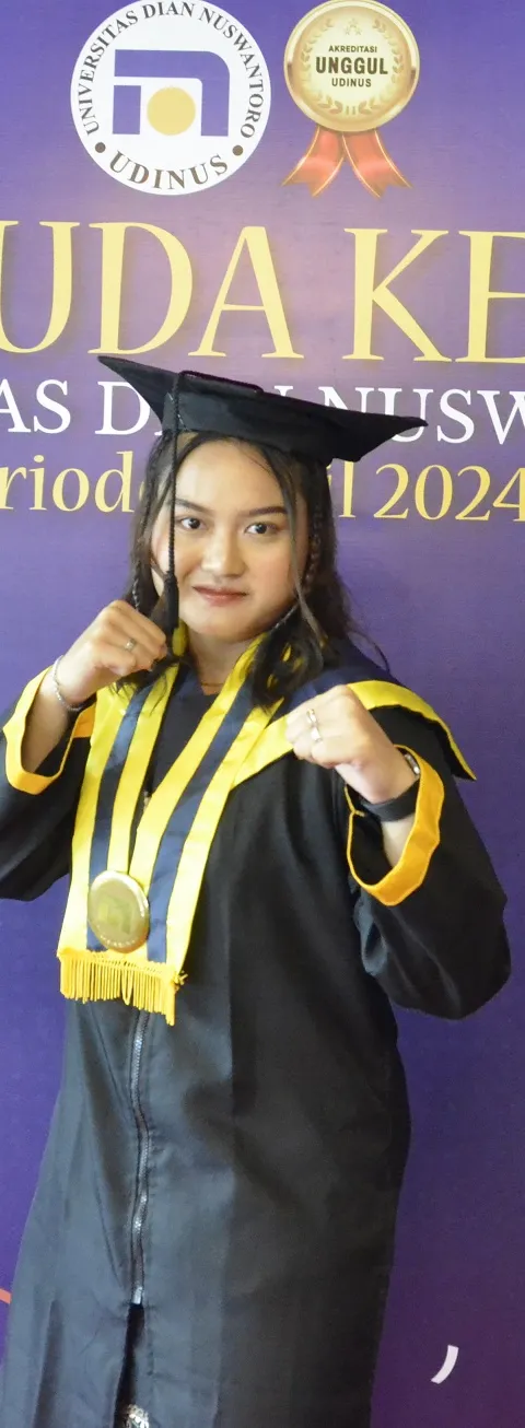 Wisudawati Universitas Dian Nuswantoro Mampu Lulus 3,5 Tahun Sekaligus Berprestasi di Kancah Internasional