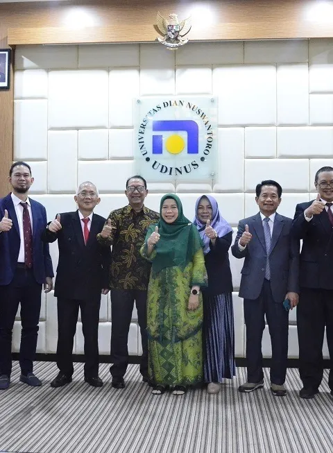 TELITI DAN KEMBANGKAN TENTANG CITRA PAP SMEAR, MAHASISW PRODI S-3 PDIK UDINUS RAIH PREDIKA CUMLAUDE