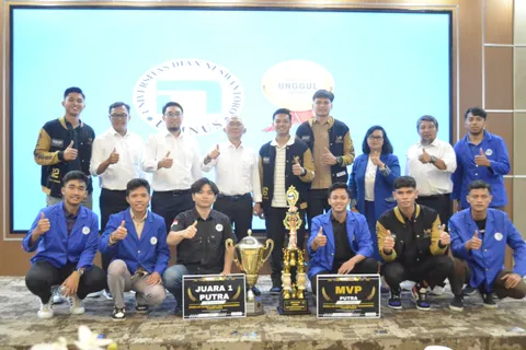 Atlet Voli Udinus Serahkan Piala Livoma ke Rektor, Harumkan Nama Kampus di Ajang Nasional