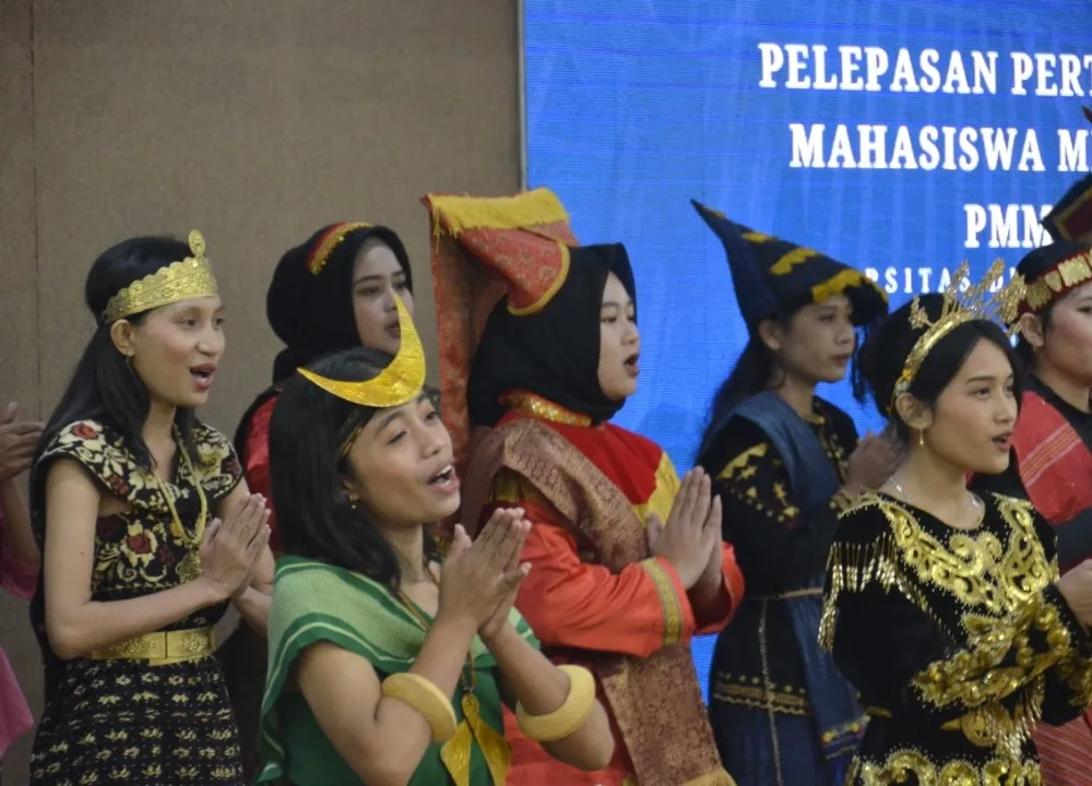 Pelepasan Peserta PMM 3 Udinus Diwarnai Seni Pentas dari Berbagai Budaya