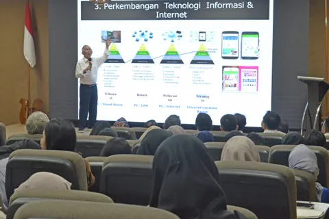 Mahasiswa FK Udinus Ikuti Kuliah Umum Tentang Teknologi Informasi di Dunia Kedokteran