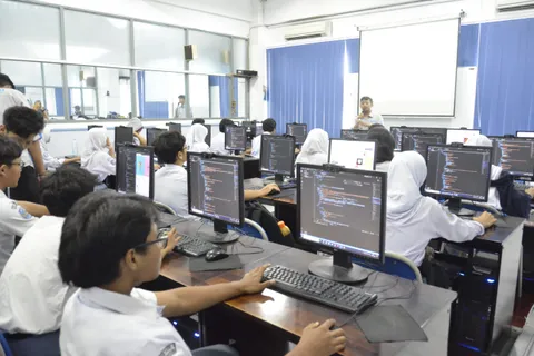 Doscom Udinus Gelar Pelatihan Pembuatan Website untuk Siswa SMA