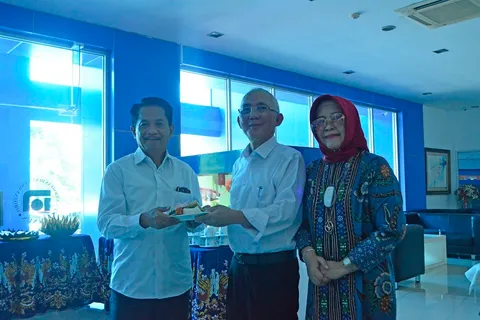 TASYAKURAN KULIAH PERDANA OLEH SIVITAS AKADEMIKA TANDAI AWAL PERKULIAHAN DI UDINUS