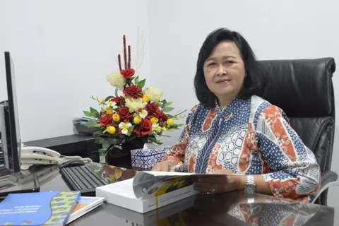 Mengabdi 32 Tahun, Kusni Ingsih Raih Gelar Profesor di Bidang MSDM