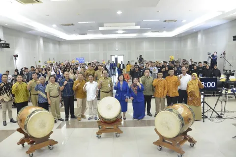 Ajak Siswa Jadi Penyiar dalam Tiga Bahasa, FIB Udinus Gelar T-News yang Diikuti Ratusan Peserta