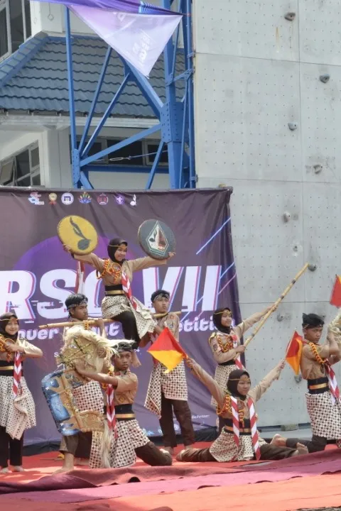Pramuka Peraga dari Sekolah di Seluruh Indonesia Asah Minat Bakatnya Lewat DRSC VII Dinusfest 2024