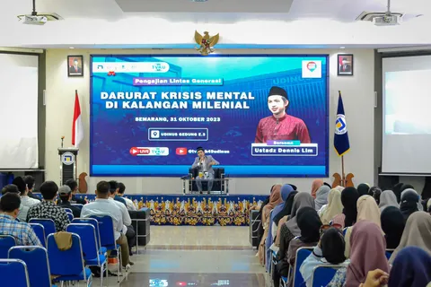 UDINUS HADIRKAN USTADZ DENNIS LIM, BERIKAN NASIHAT KEPADA MAHASISWA