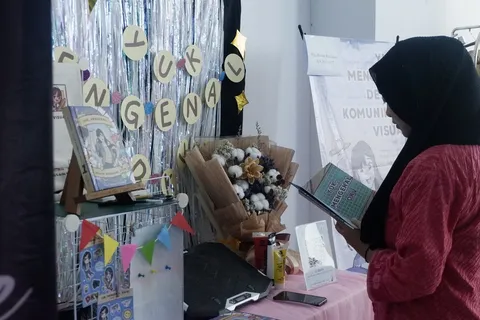 MAHASISWA DKV GELAR PAMERAN TUGAS AKHIR: SKRIPSI HARGA MATI!