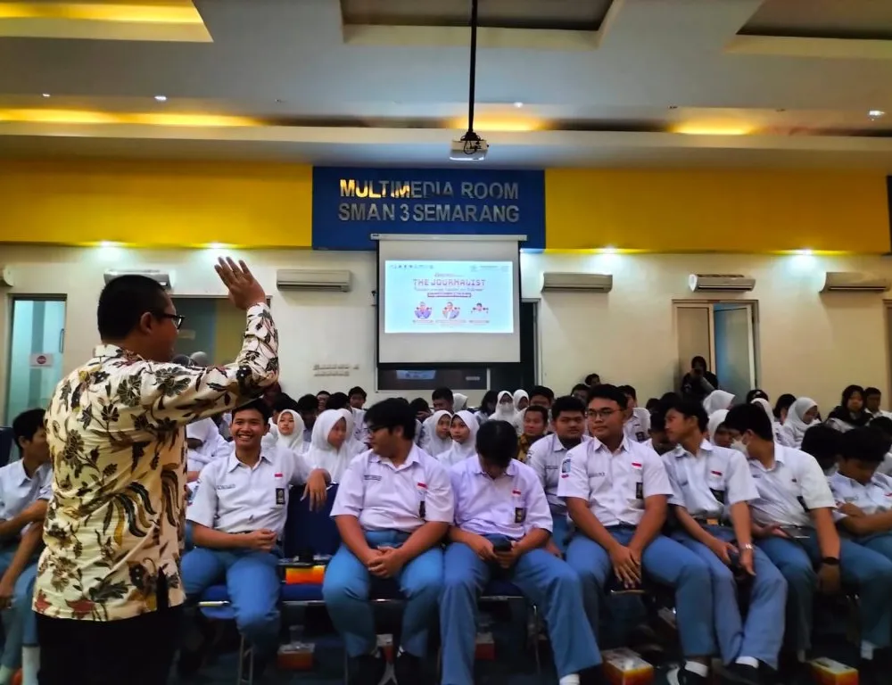 Foto Bersama Usai Kegiatna Workshop TNews di SMAN 3 Semarang