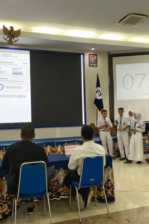 Dinus Application Competition Akomodir Developer Muda Indonesia