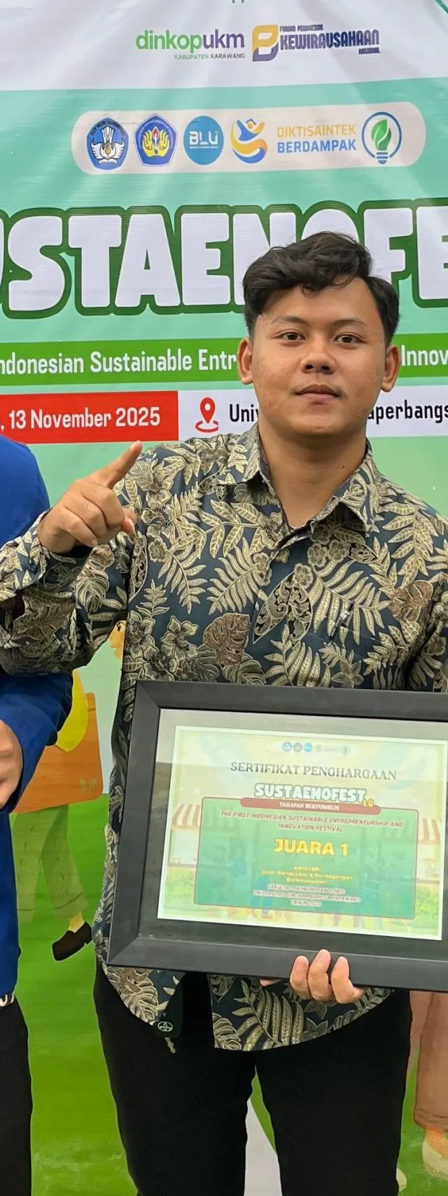 Lima Mahasiswa Udinus Sabet Juara 1 Sustaenofest 1.0 Expo Berkat Inovasi iWood yang Manfaatkan Limbah Kayu Jati