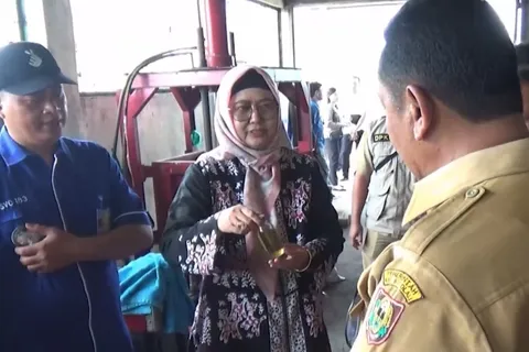 Solusi Energi Terbarukan: Udinus Sukses Sulap Sampah Plastik Jadi BBM
