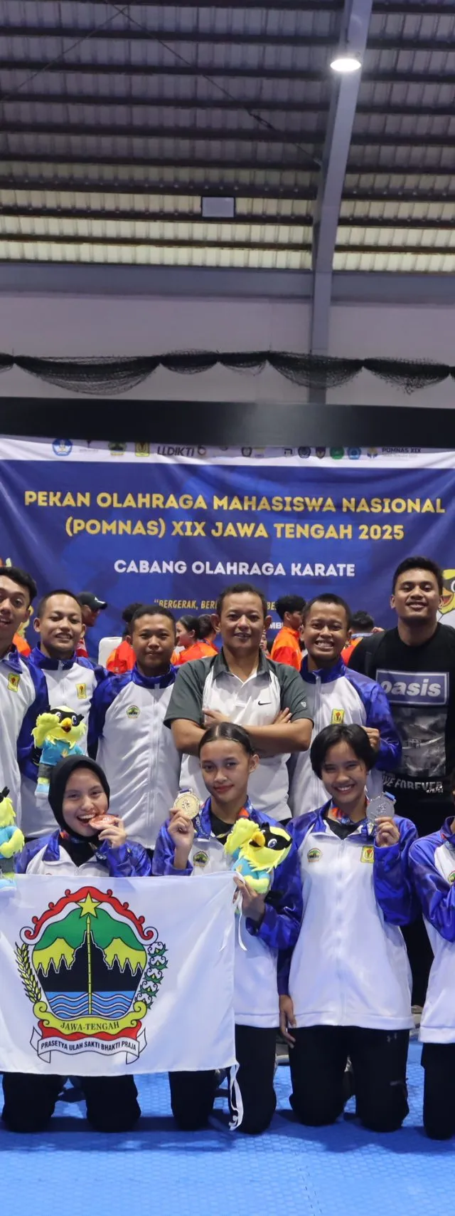 4 Medali Disabet Atlet Karate Udinus pada POMNAS XIX 2025
