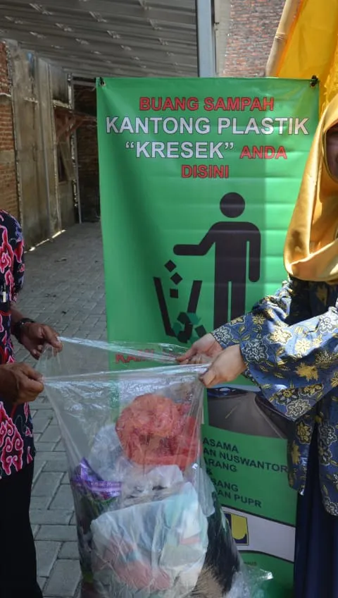 FT Udinus Kumpulkan Sampah Plastik untuk Buat Aspal