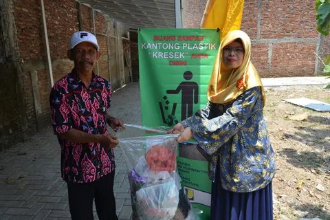FT Udinus Kumpulkan Sampah Plastik untuk Buat Aspal
