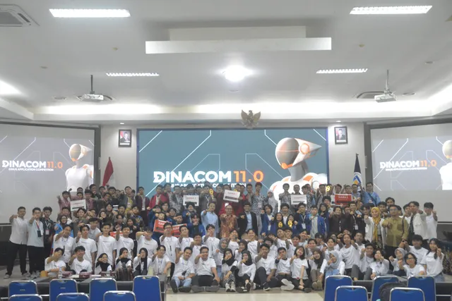 DINACOM 11.0 Tantang 500 Pelajar Adu Solusi AI dalam Hackathon 12 Jam