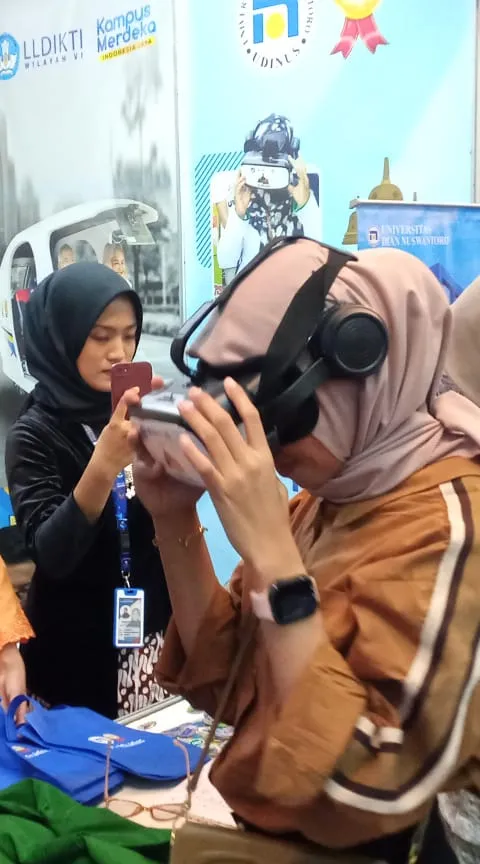 VR Borobudur Udinus Jadi Sorotan Utama di Kampus Merdeka Fair 2024 di Padang