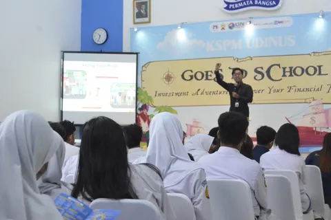 Ajak Siswa SMA di Kota Semarang Pahami Investasi, KSPM Udinus Berikan Ilmu Tentang Pasar Modal