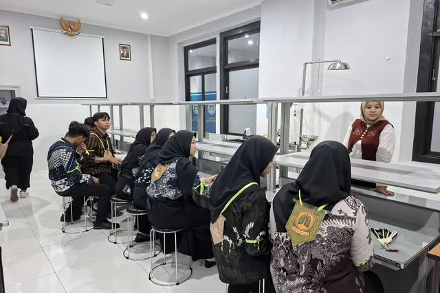Gelar Tour Laboratorium, FK Udinus Ajak Mahasiswa Baru Pahami 9 Laboratorium dan Fungsinya