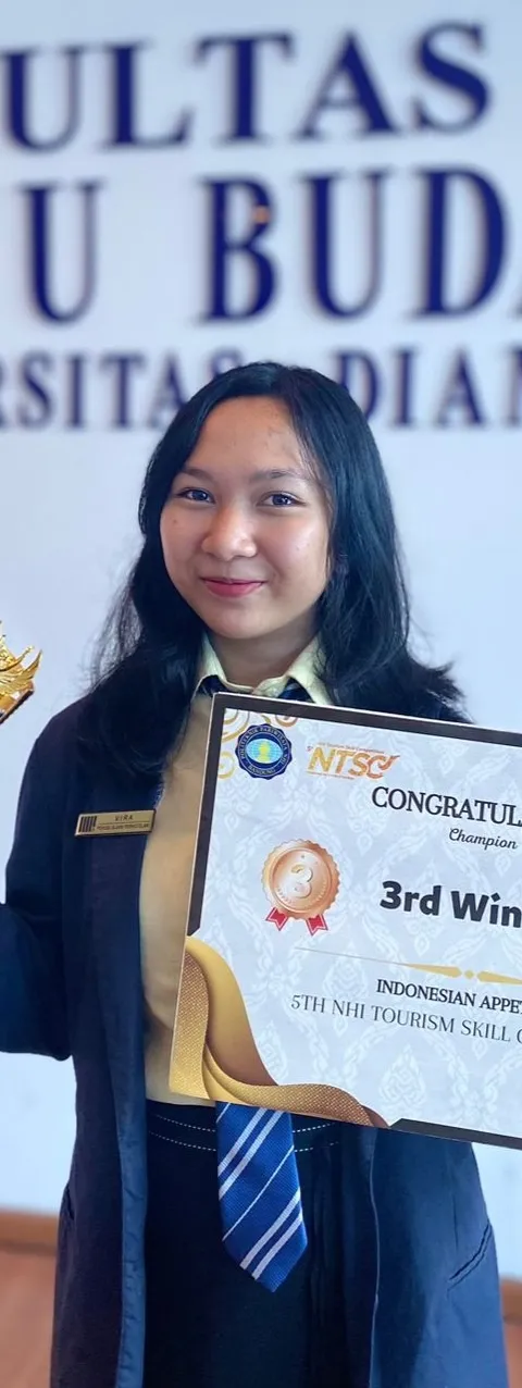 Sulap Makanan Kaki Lima jadi Ala Resto, Mahasiswi FIB Udinus Kantongi Juara