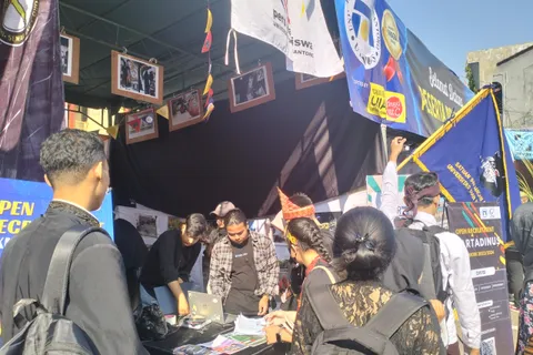 MABA UDINUS DIPERKENALKAN DENGAN UKM DAN ORMAWA KAMPUS LEWAT DINUS EXPO 2023