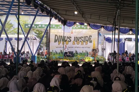 MAHASISWA BARU FEB SUDAH DIDORONG UNTUK TUMBUHKAN KEAKTIFAN DAN KEMANDIRIAN SEJAK MASA ORIENTASINYA