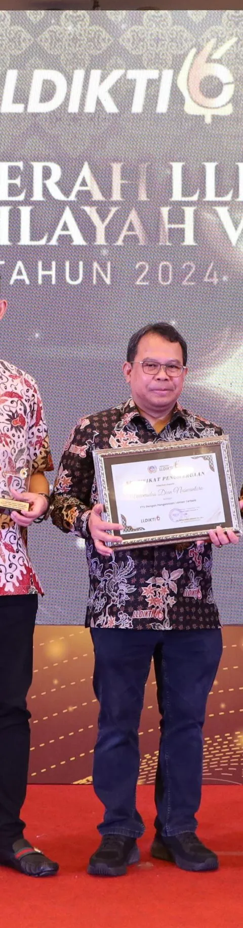 Udinus Panen Prestasi! Raih 5 Penghargaan di Ajang Bergengsi LLDIKTI VI 2024